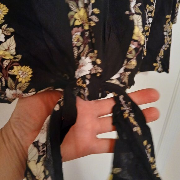 CATO 100% Rayon Long Sleeve Tied Front Top Blouse sz 22/24W - Picture 6 of 9